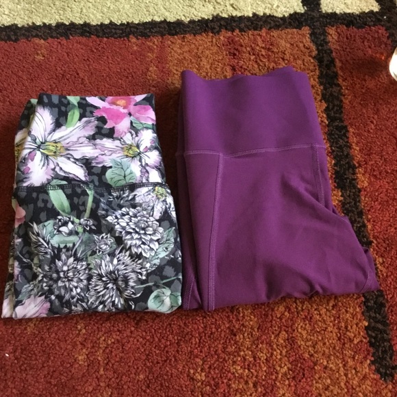 Bundle of leggings in shades of purple size medium - Picture 2 of 6
